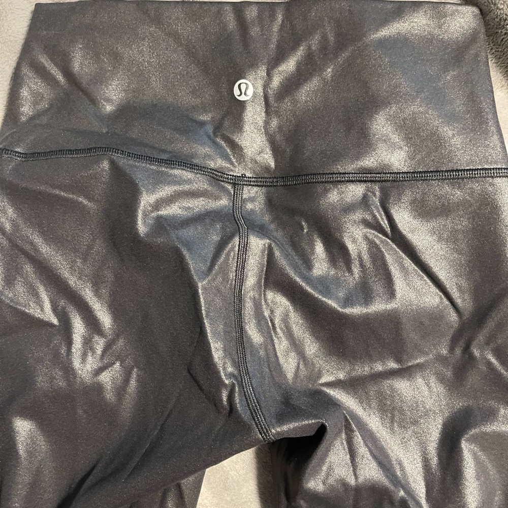 Lululemon limited edition Shine Wunder Unders size 6